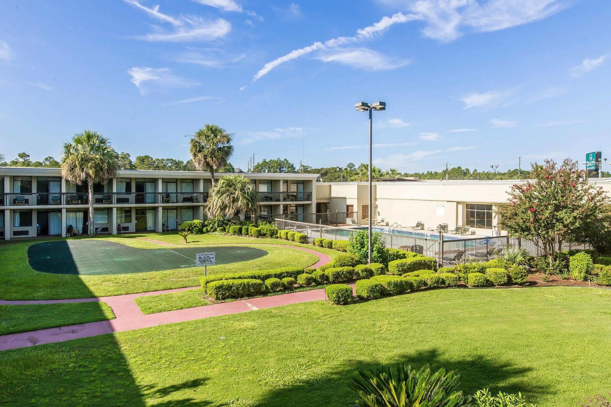 Quality Inn & Suites Waycross Exterior photo